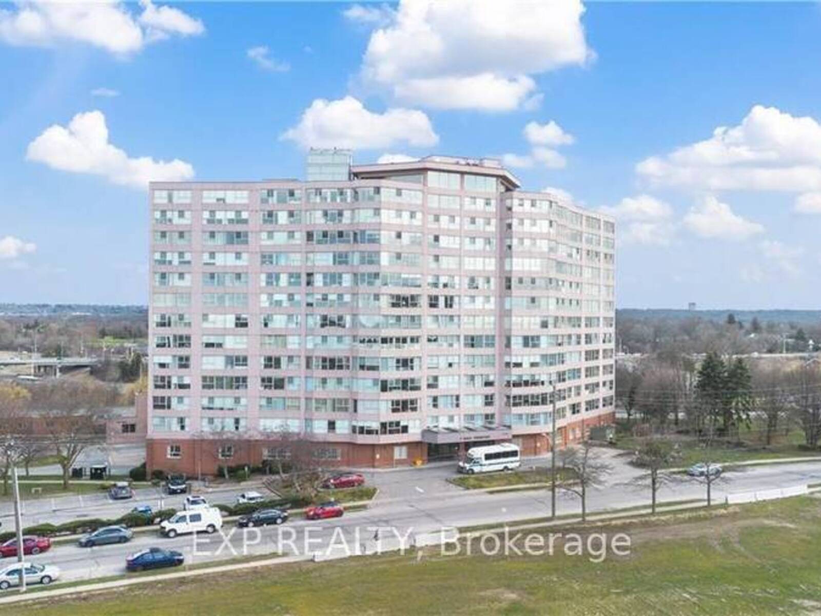 305 - 7 GALE CRESCENT, St. Catharines, Ontario L2R 7M8