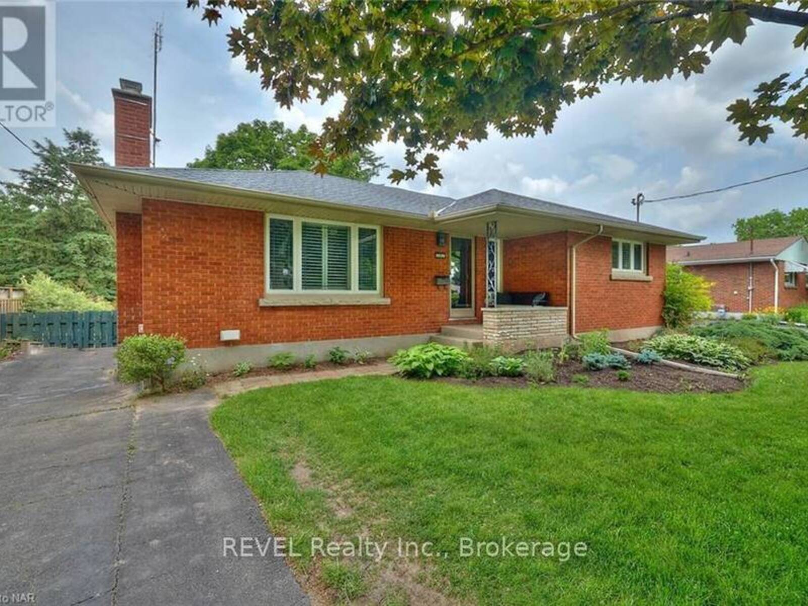 5039 PORTAGE ROAD, Niagara Falls, Ontario L2E 6B5