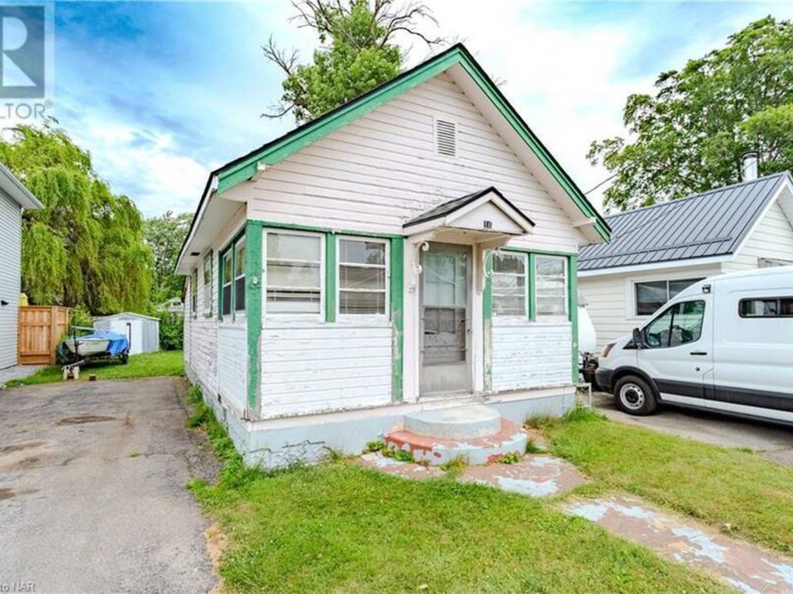 16 LINCOLN Road E, Crystal Beach, Ontario L0S 1B0