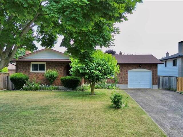 24 SHADE TREE Crescent St. Catharines Ontario, L2M 7G5