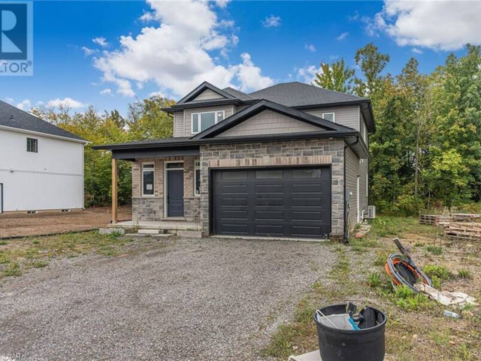 186 HODGKINS AVENUE Avenue, Thorold, Ontario L2V 0M6