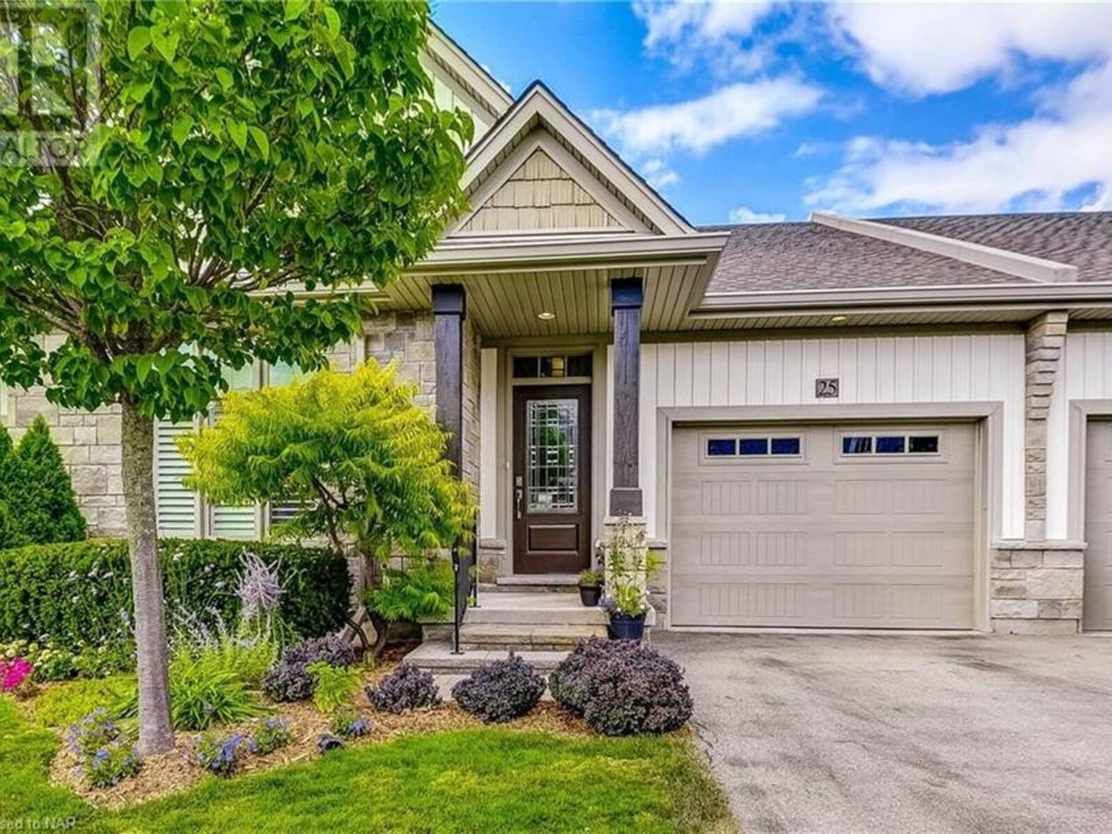 25 SANDALWOOD Common, St. Catharines, Ontario L2M 0B3