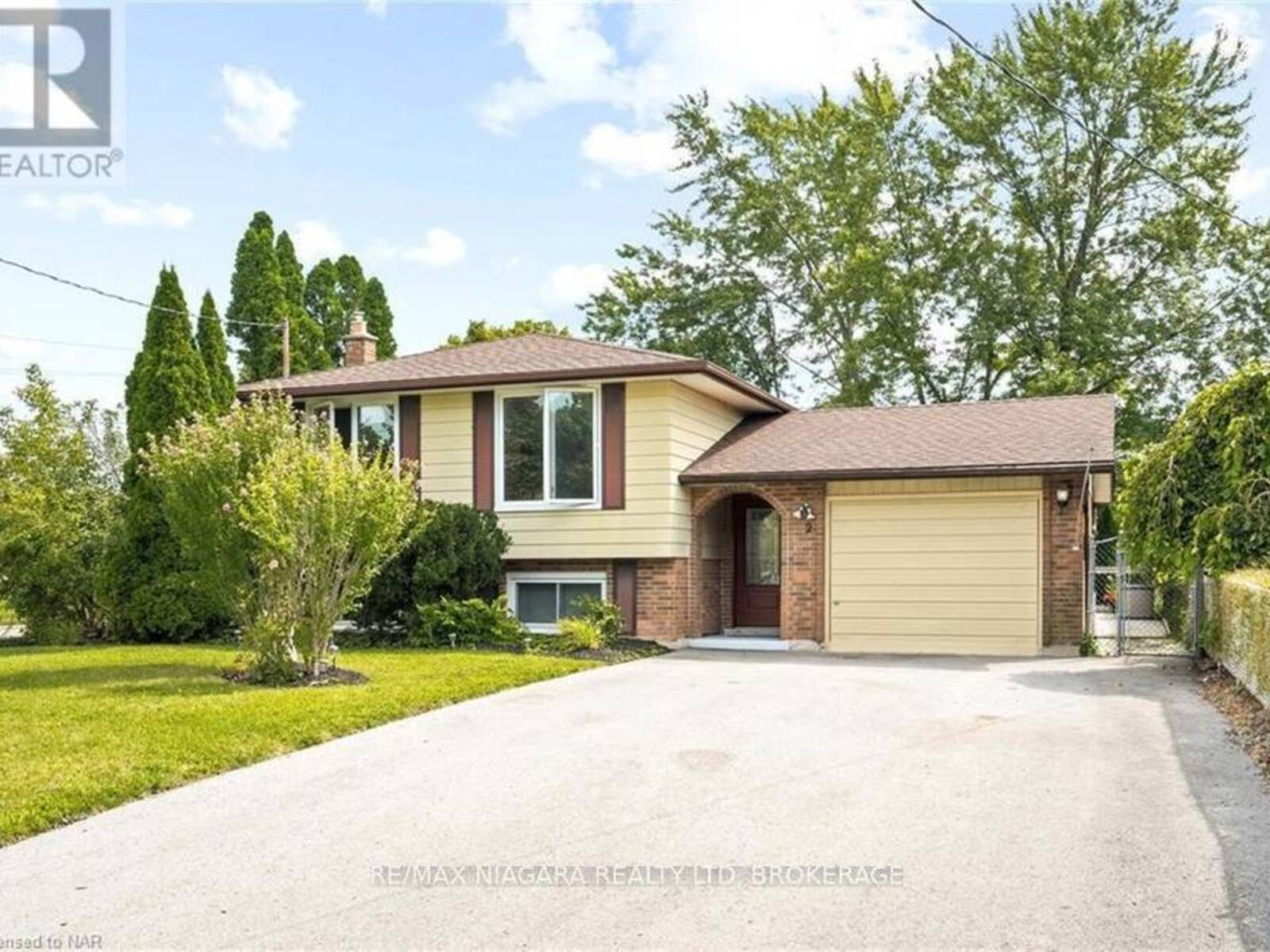 2 ACADIA CRESCENT, St. Catharines, Ontario L2P 1H8