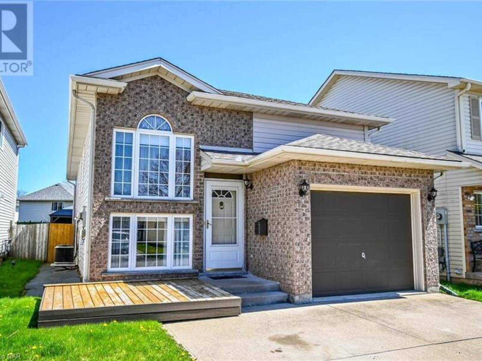 14 JENNIFER Crescent, St. Catharines, Ontario L2M 7Y9