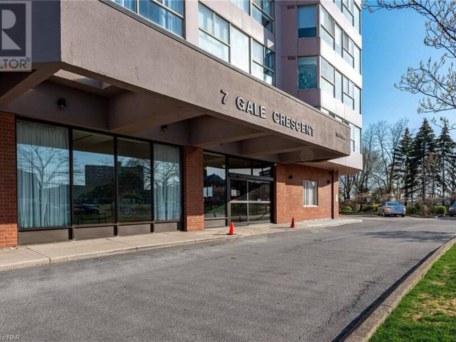 7 GALE Crescent Unit# PH 4, St. Catharines, Ontario L2R 7M8