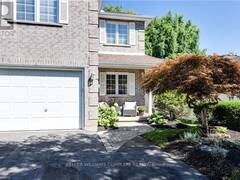 5 SADDLER STREET Fonthill Ontario, L0S 1E4