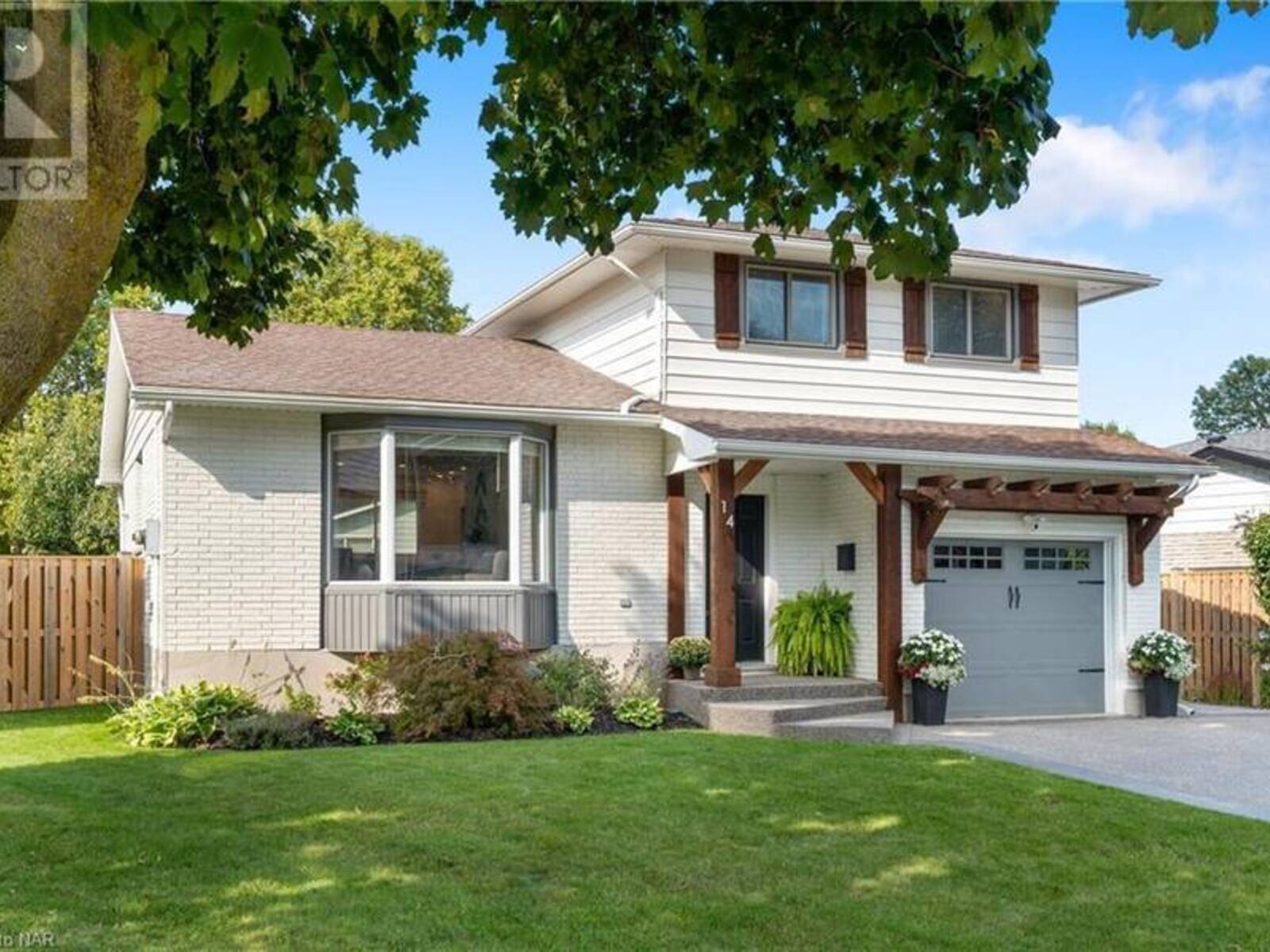 14 LAGUNA Crescent, St. Catharines, Ontario L2M 6Z9