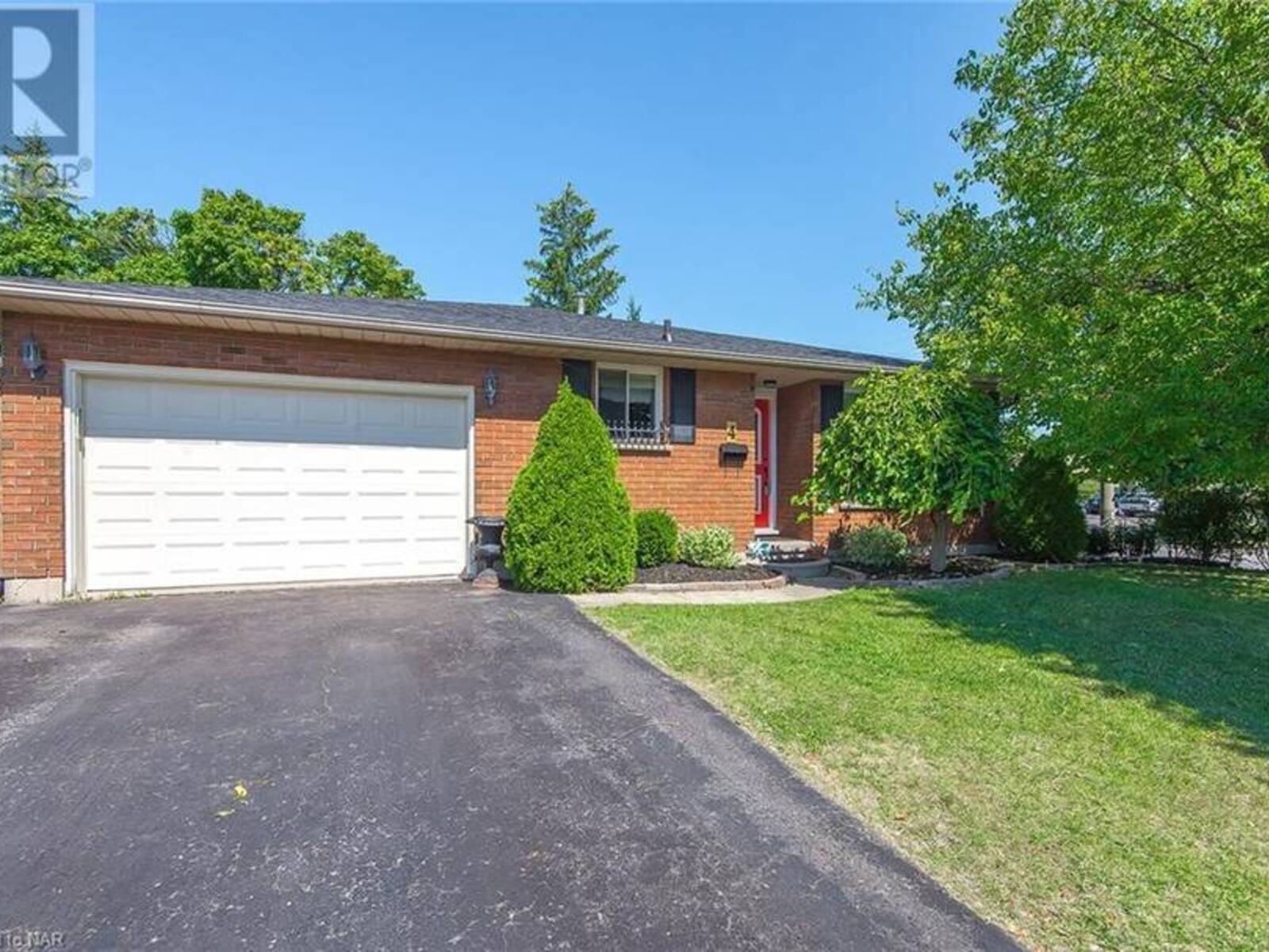 4 COLLEGE PARK Drive, Welland, Ontario L3C 6Z6