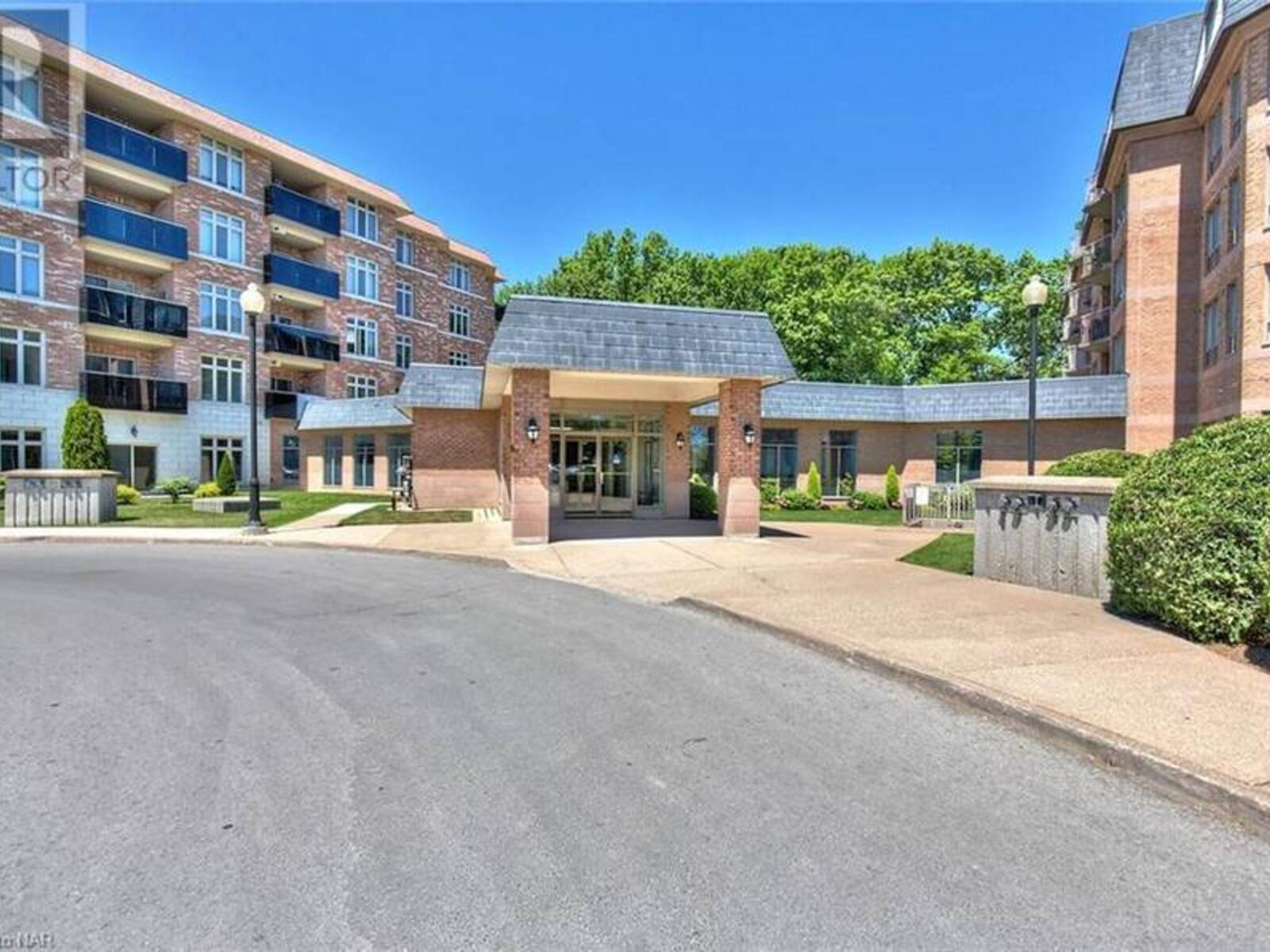 8111 FOREST GLEN Drive Unit# 427, Niagara Falls, Ontario L2H 2Y7