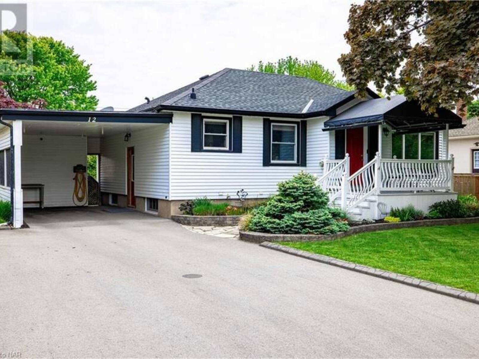 12 FOREST Road, Welland, Ontario L3C 3K6