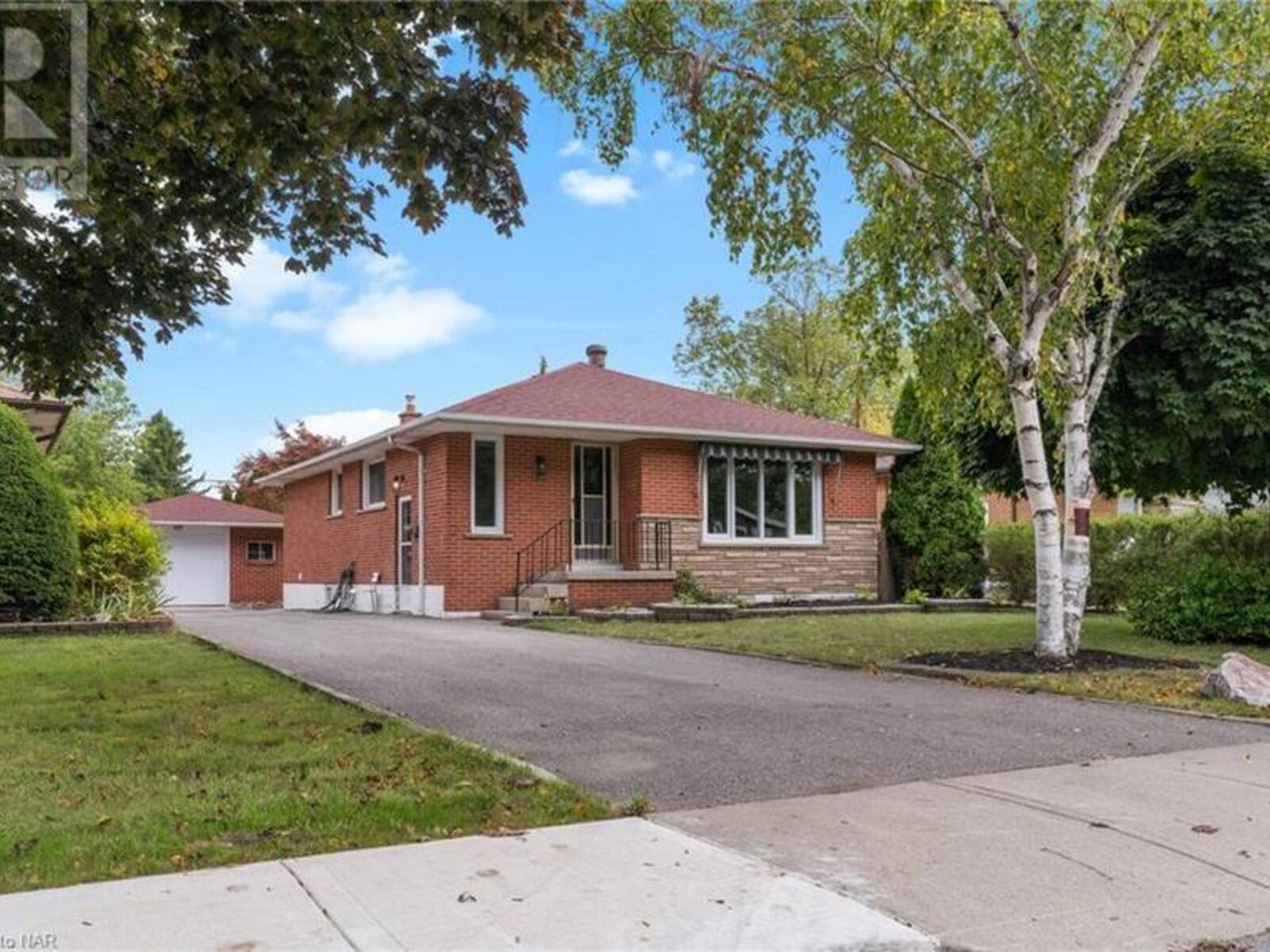 131 MANNING Avenue, Hamilton, Ontario L9A 3E8