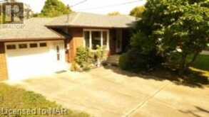 25 PRINCE EDWARD Drive | St. Catharines Ontario | Slide Image Three