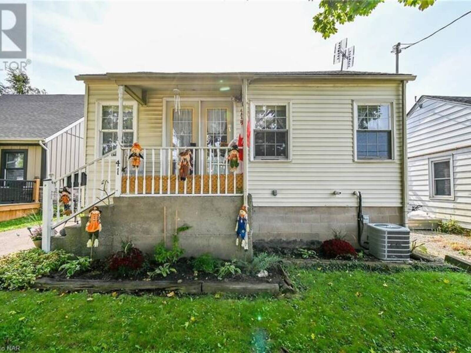 41 SANDOWN Street, St. Catharines, Ontario L2N 1Y2