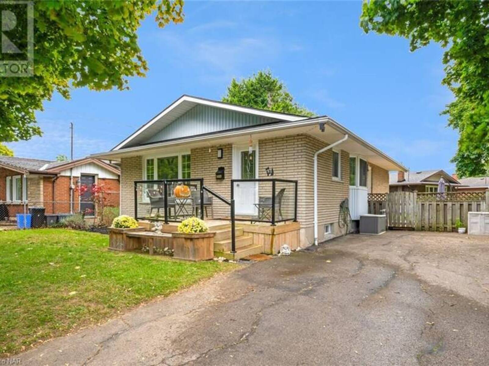 40 DENSGROVE Drive, St. Catharines, Ontario L2M 3M3