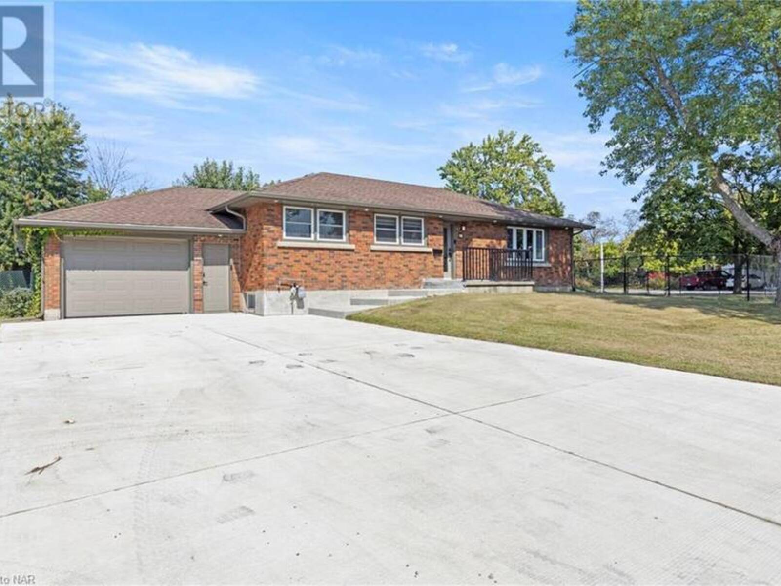 32 RIDGEWOOD Drive, Welland, Ontario L3C 2H4