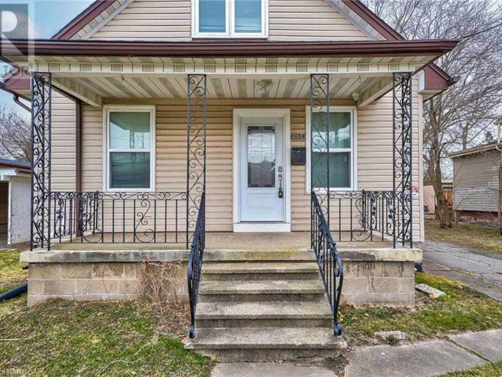 5241 KITCHENER Street, Niagara Falls, Ontario L2G 1B4