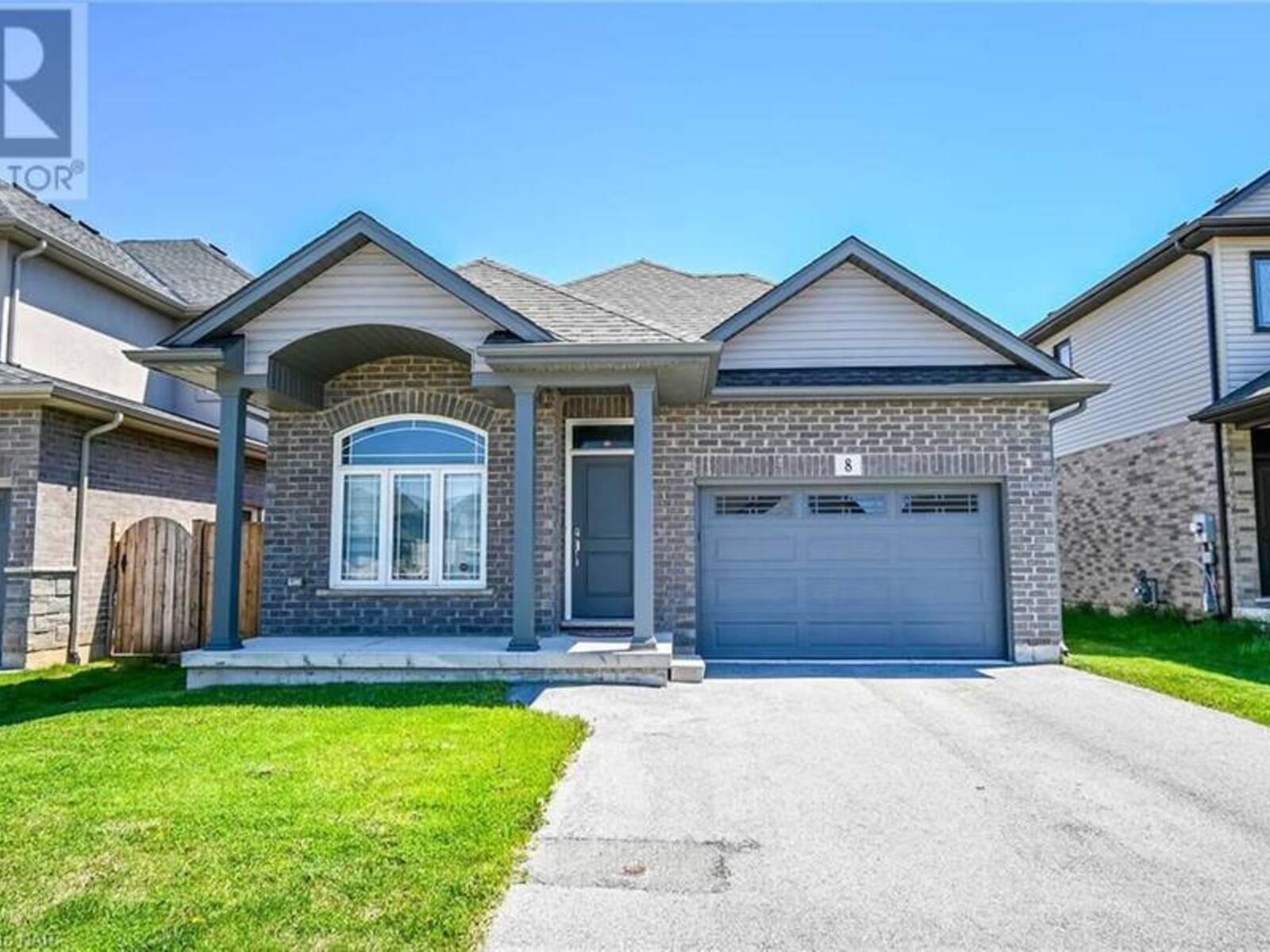 8 BERKSHIRE Drive, St. Catharines, Ontario L2M 0C2