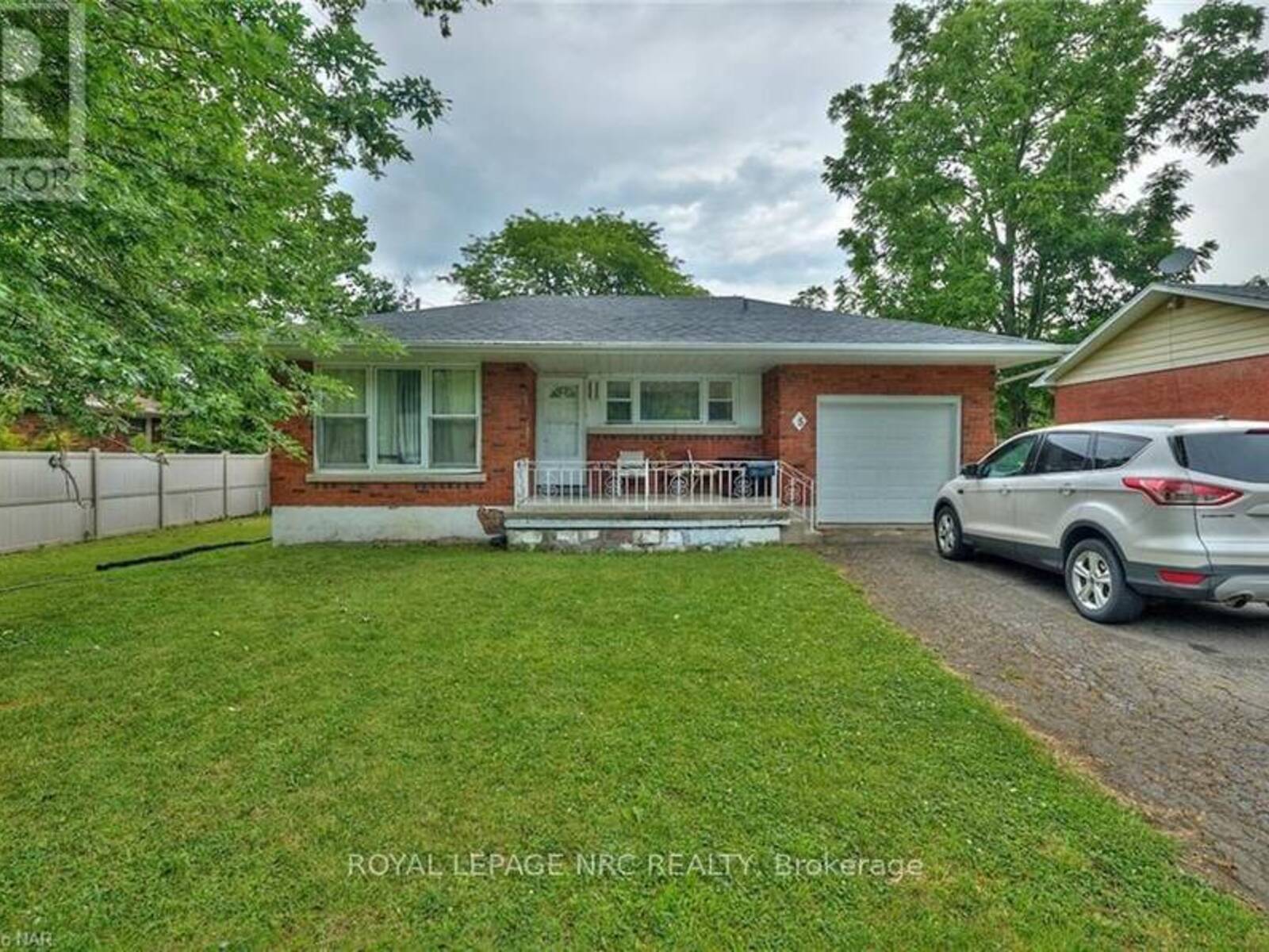 5 EAST HAMPTON ROAD, St. Catharines, Ontario L2T 3C9