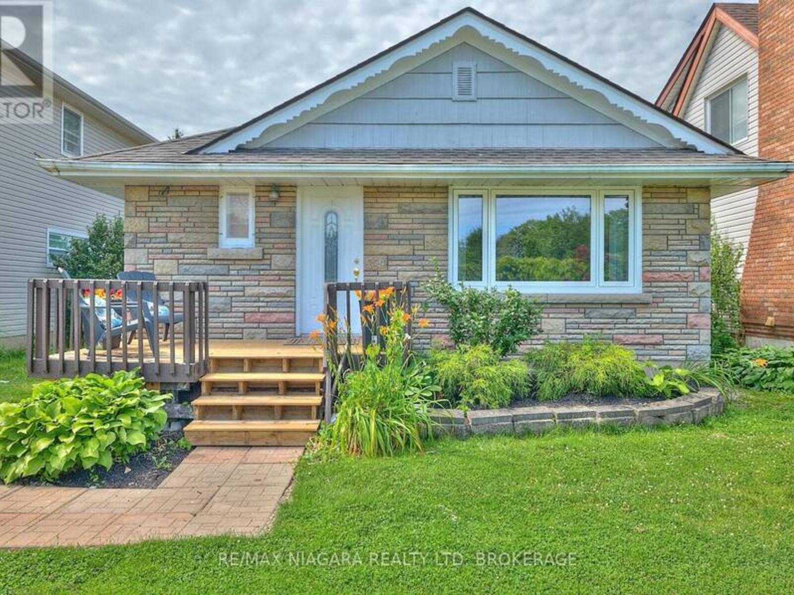 12 CLIFF ROAD, St. Catharines, Ontario L2R 3W1