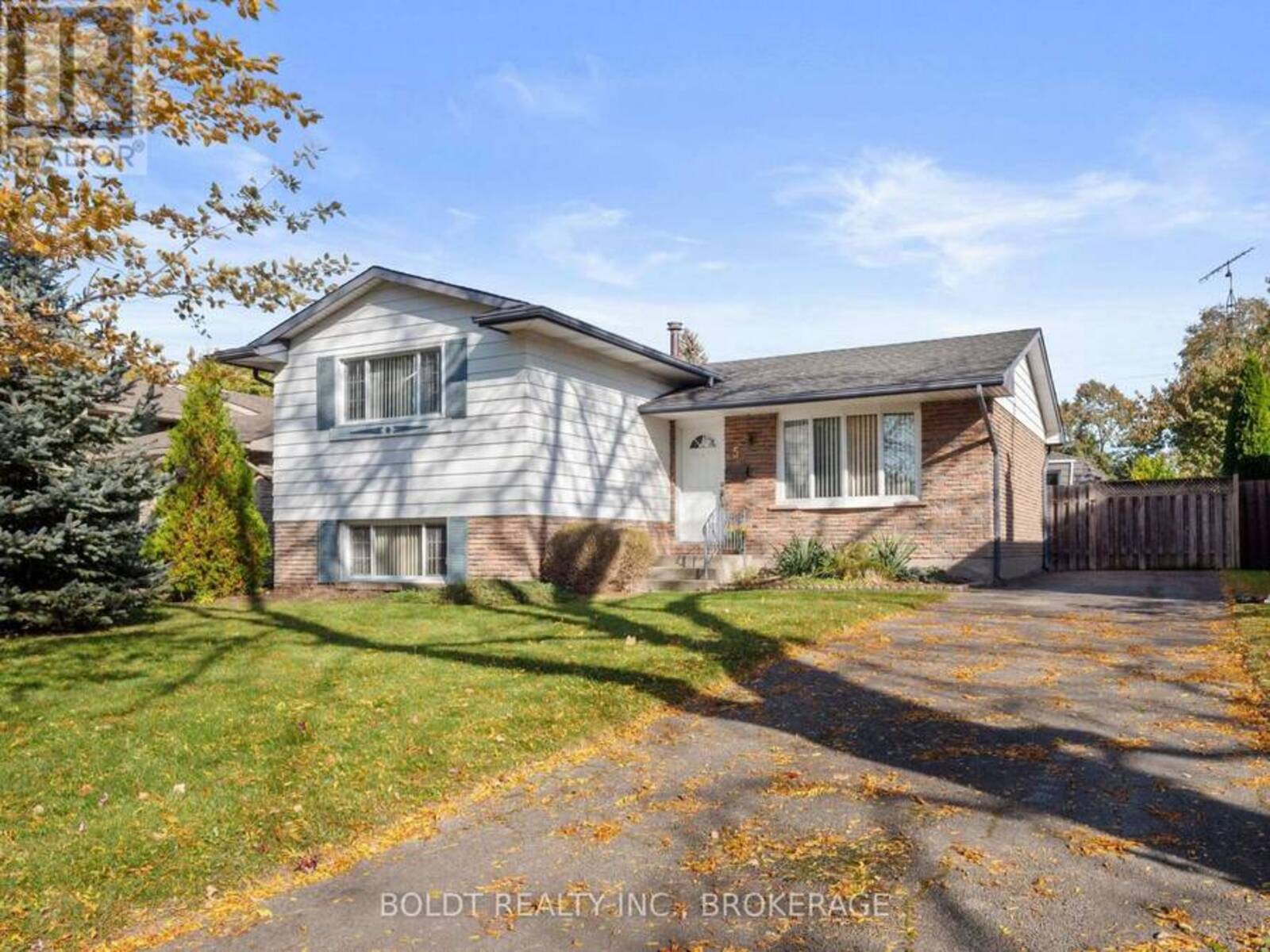 5 RAINBOW DRIVE, St. Catharines, Ontario L2M 7A2