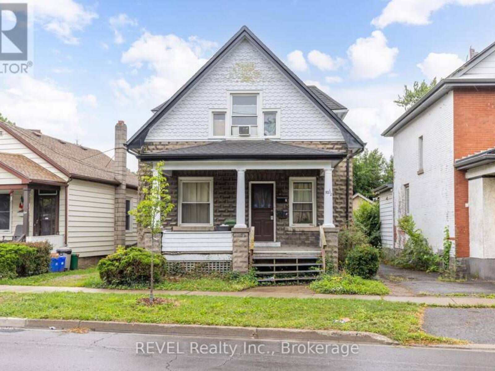 92 1/2 WELLAND AVENUE, St. Catharines, Ontario L2R 2N1