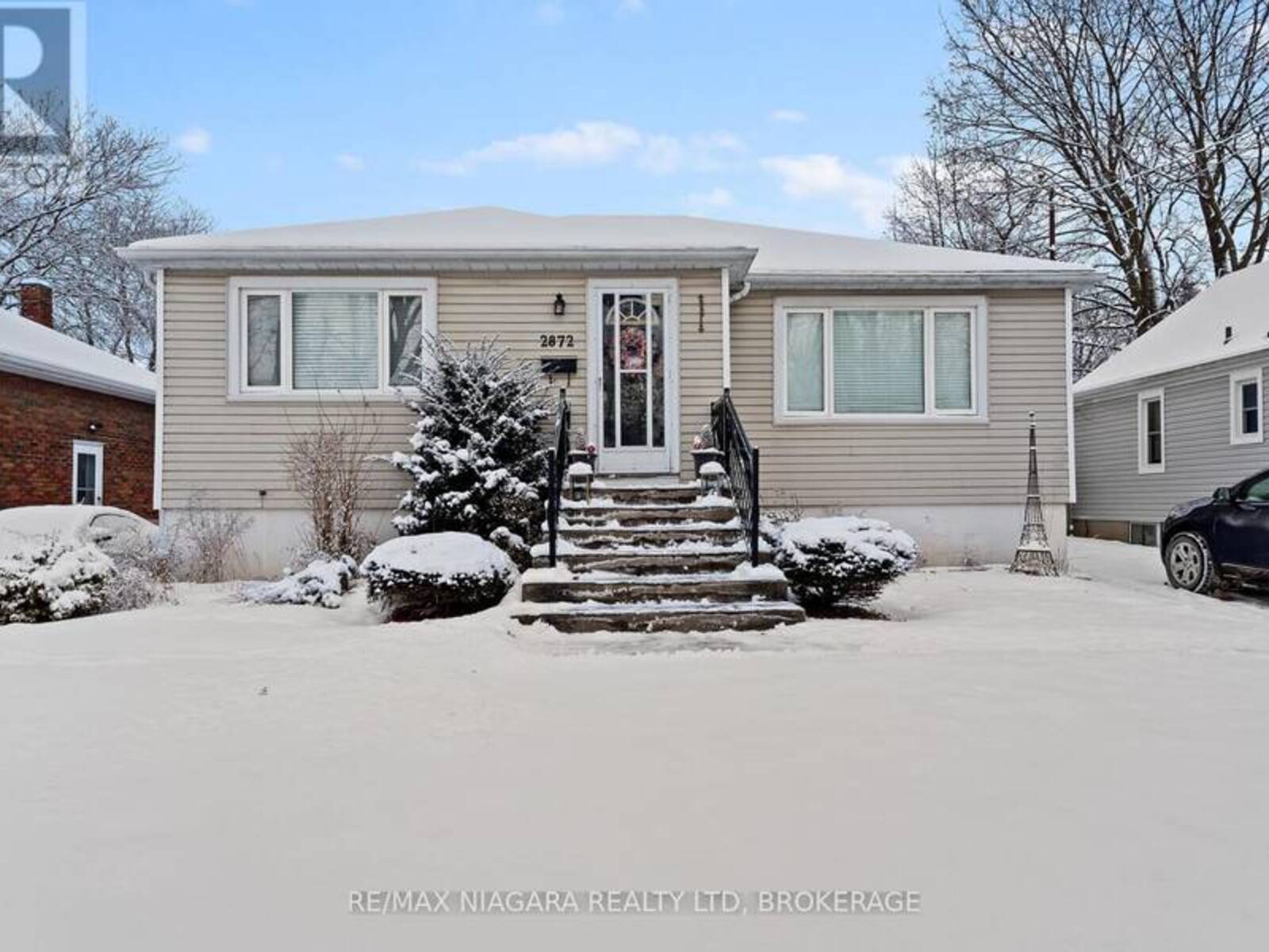 2872 DORCHESTER ROAD, Niagara Falls, Ontario L2J 2Z3