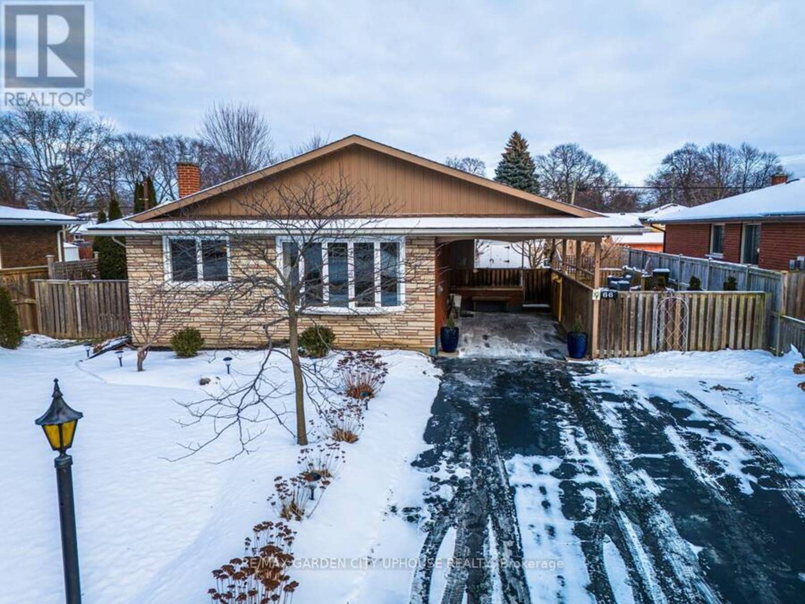 66 PRINCE CHARLES DRIVE, St. Catharines, Ontario L2N 3Z1