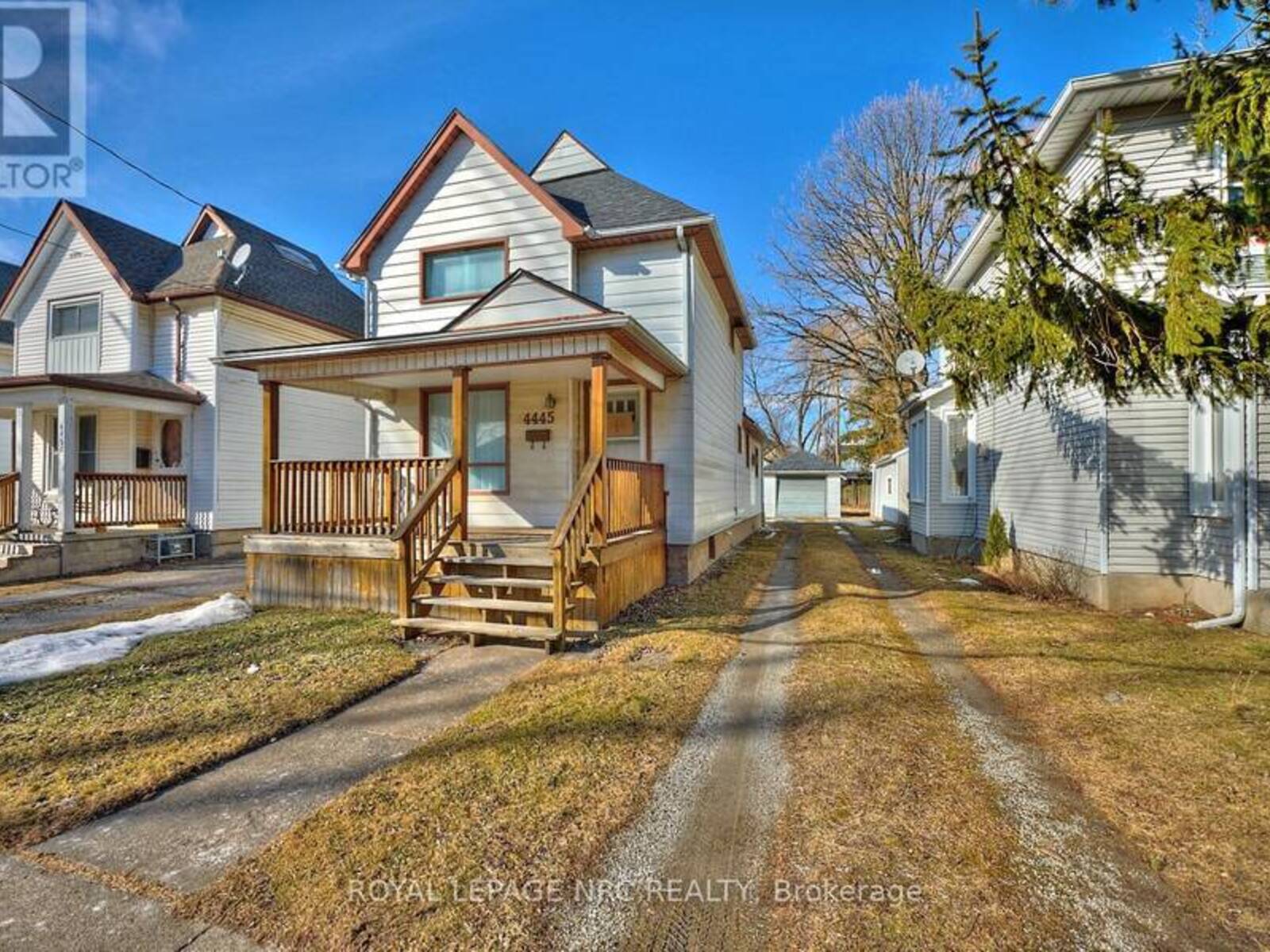 4445 SIMCOE STREET, Niagara Falls, Ontario L2E 1T7