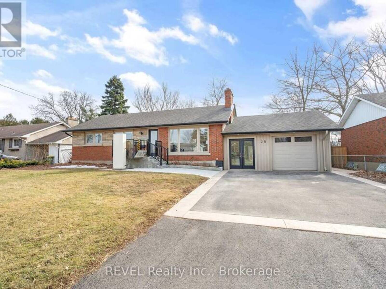 28 DALE AVENUE, Hamilton, Ontario L8G 3L9