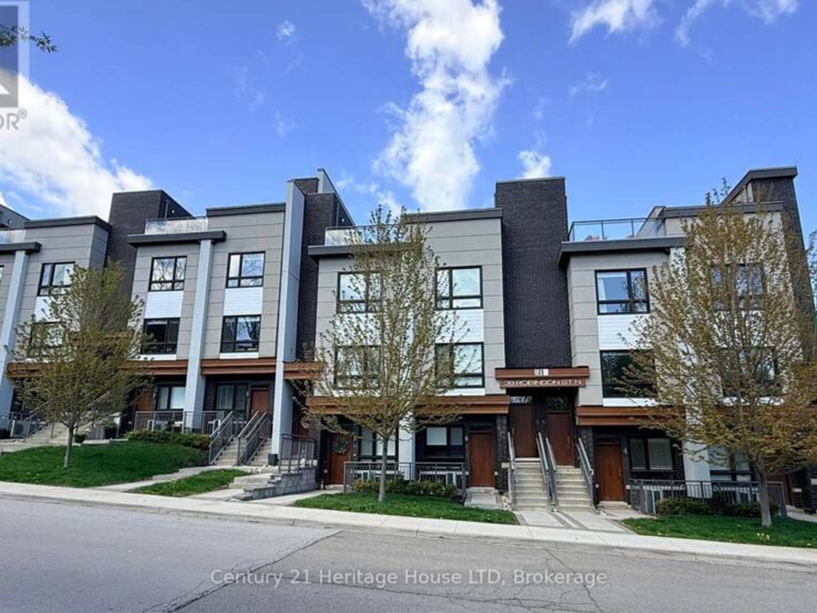 8 - 39 ROBINSON STREET N, Grimsby, Ontario L3M 3C9