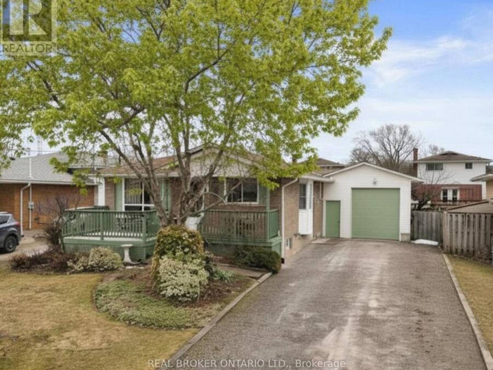 20 BRACKENCREST ROAD, St. Catharines, Ontario L2P 3K8