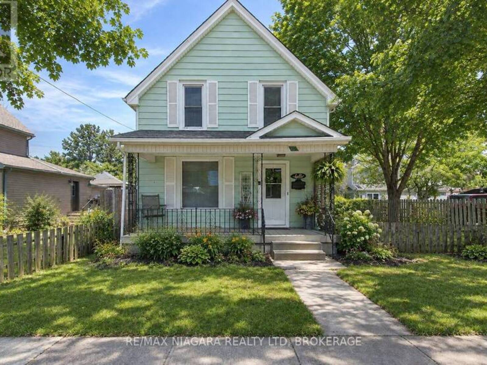 9 BEECH STREET, Port Colborne, Ontario L3K 3N7