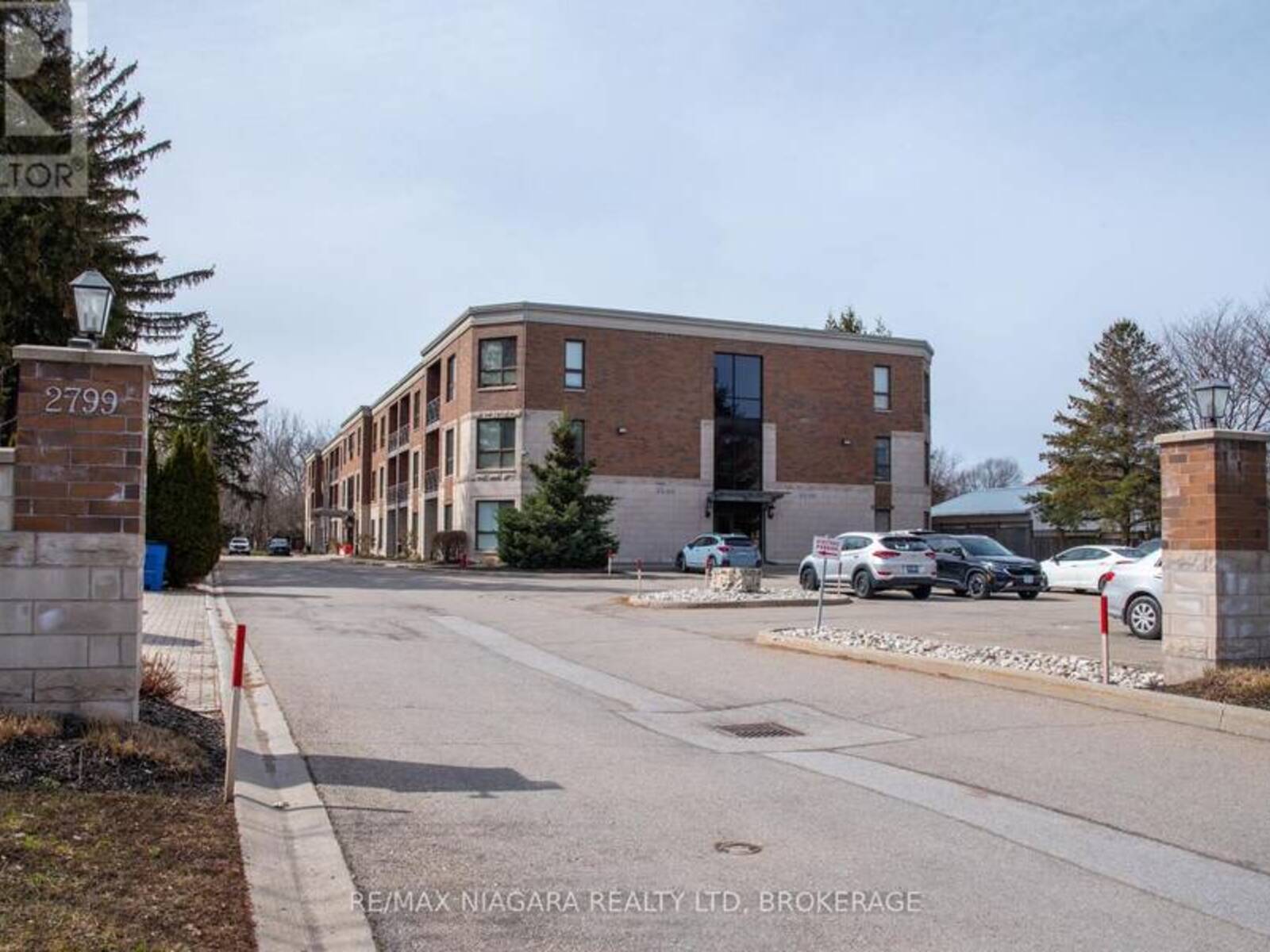 306 - 2799 ST. PAUL AVENUE, Niagara Falls, Ontario L2J 2L3