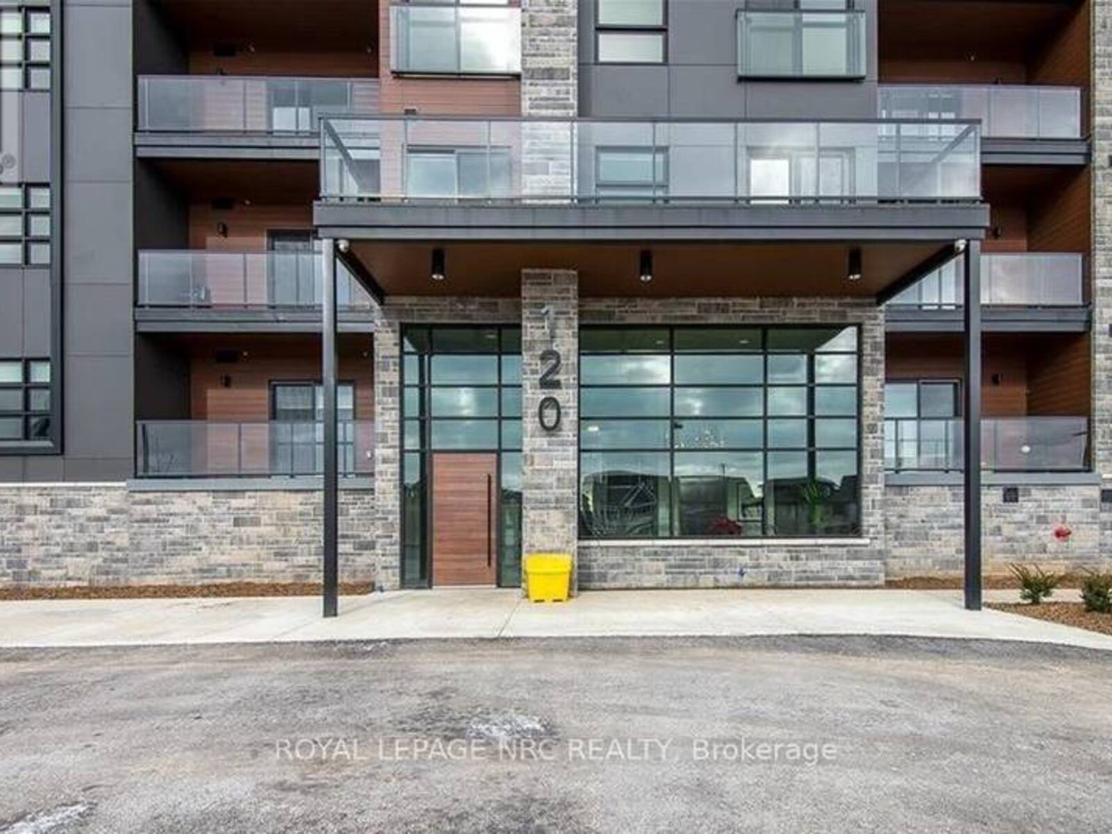 300 - 120 SUMMERSIDES BOULEVARD, Fonthill, Ontario L3E 0C2