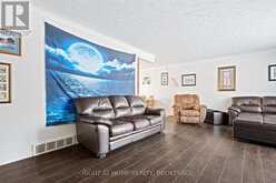 105 GLENWOOD PARKWAY | Welland Ontario | Slide Image Eight