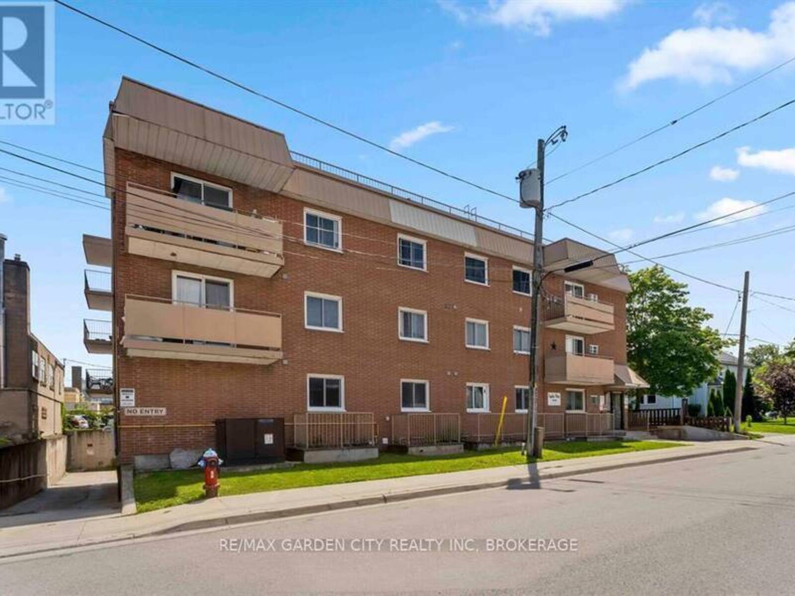 202 - 4692 CRYSLER AVENUE, Niagara Falls, Ontario L2E 3V8