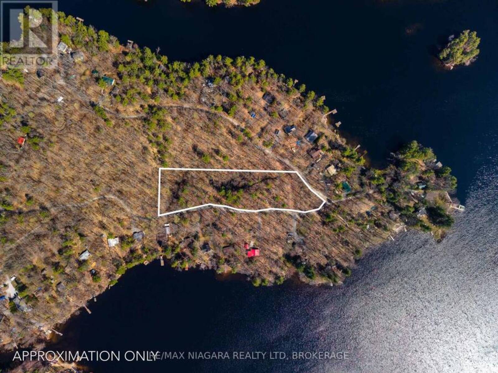 127 OAK SHORES LANE, South Frontenac, Ontario K0H 2V0