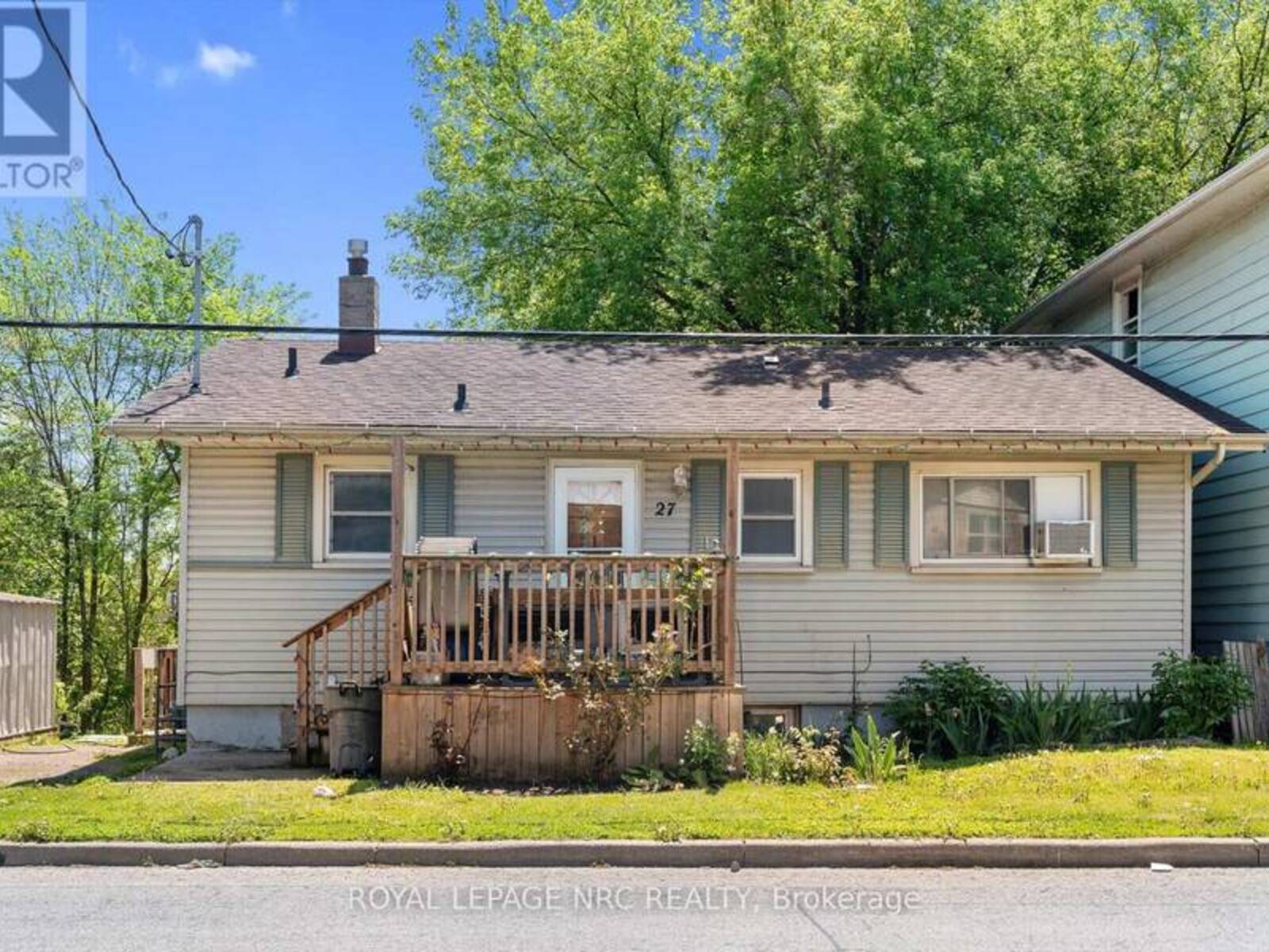 27 GALE CRESCENT, St. Catharines, Ontario L2R 3K8