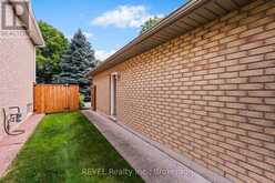 98 DEBORA DRIVE | Grimsby Ontario | Slide Image Four