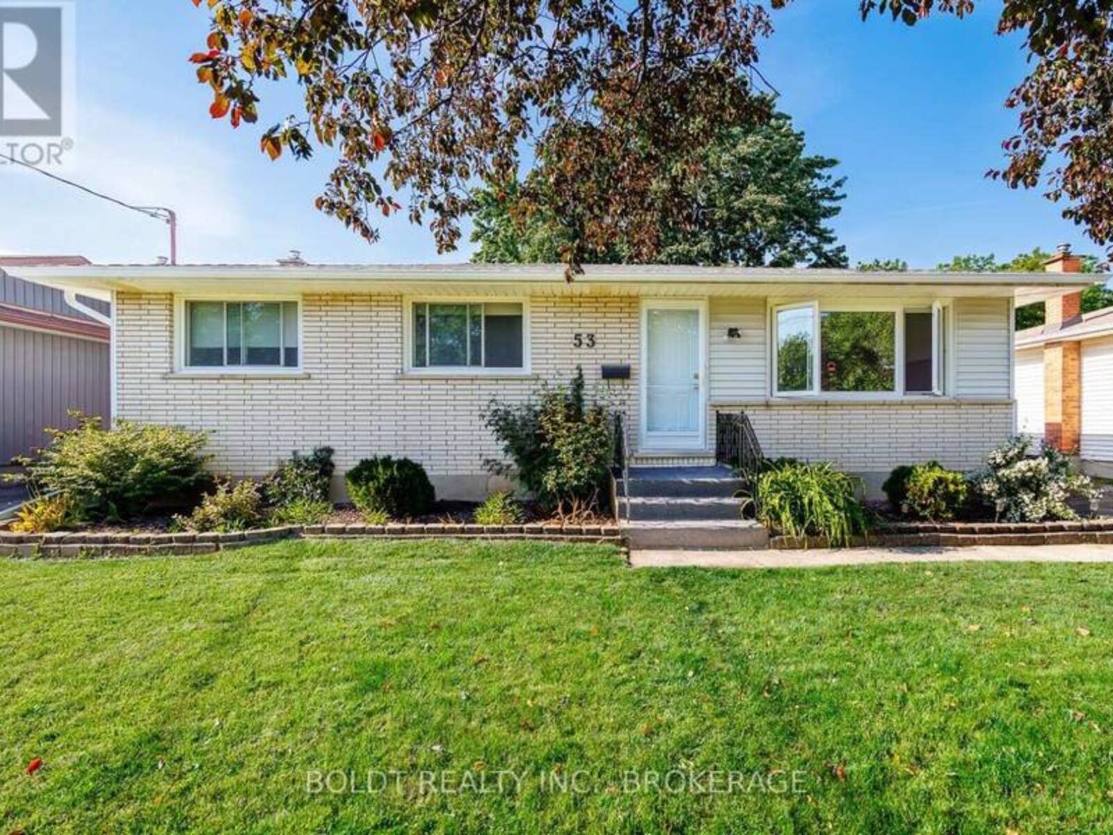 53 HUNTLEY CRESCENT, St. Catharines, Ontario L2M 6E5