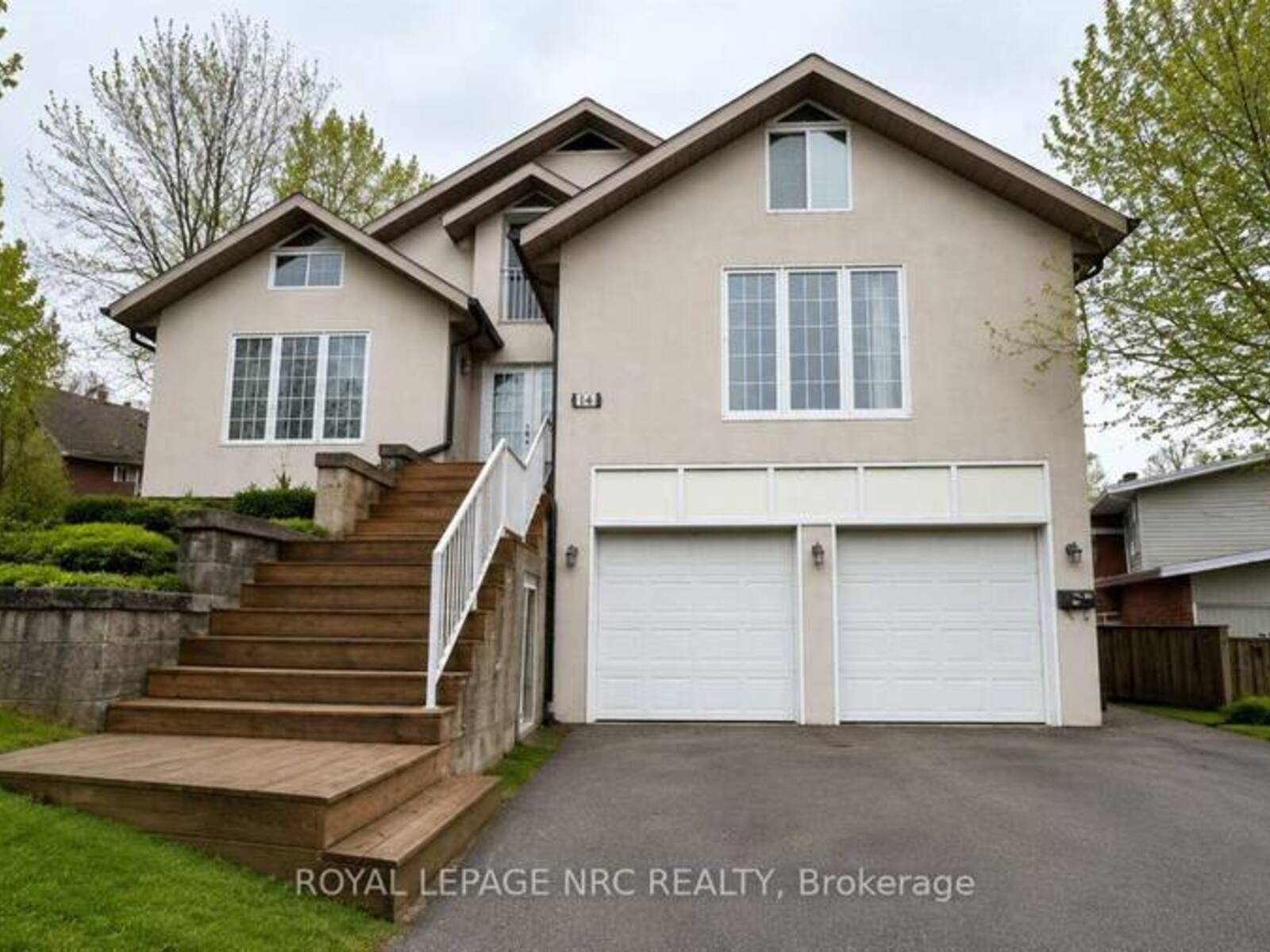 6 PEARL ANN DRIVE, St. Catharines, Ontario L2T 3B3