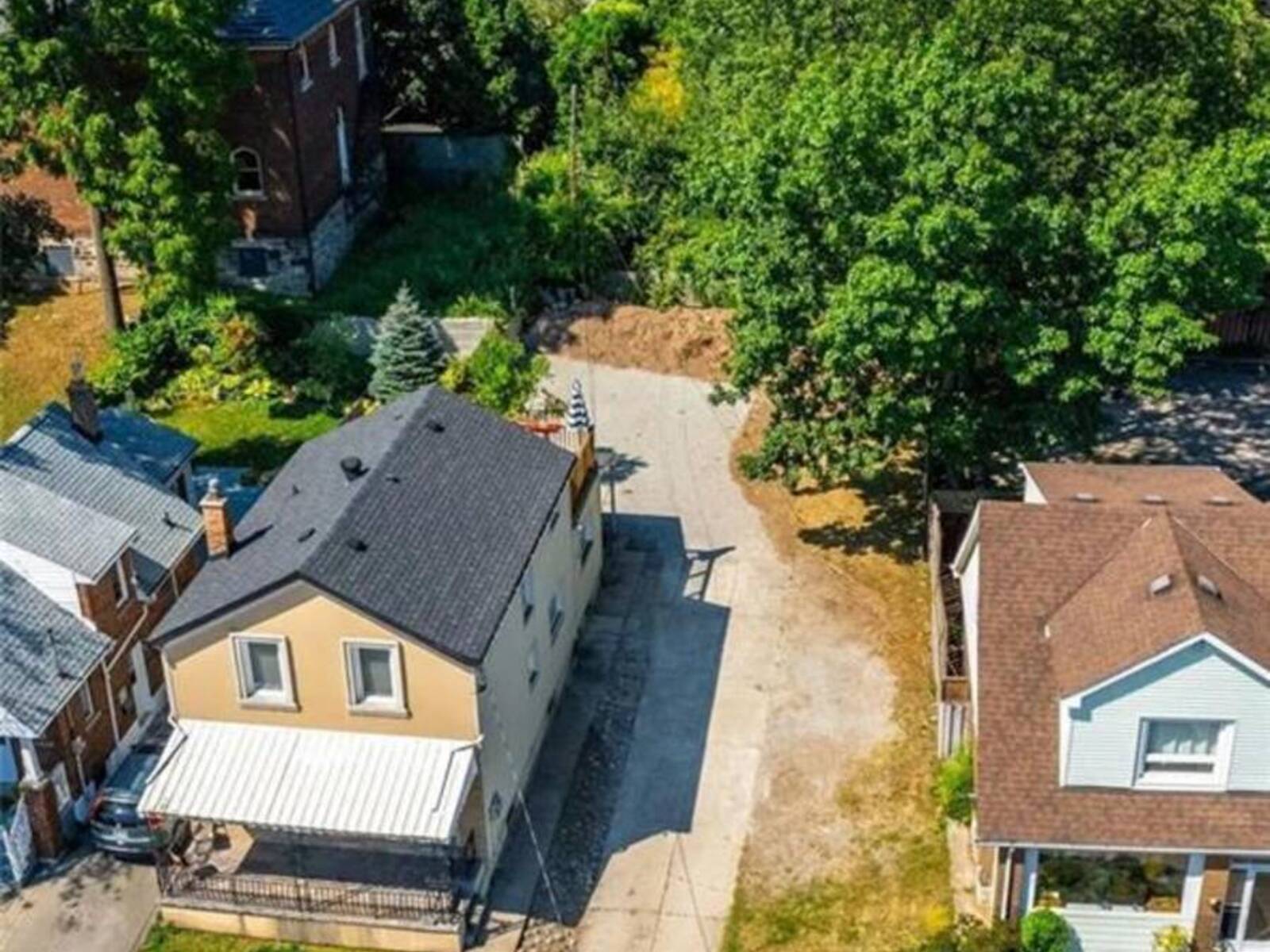 153 STRATHCONA AVENUE N, Hamilton, Ontario L8R 3C4