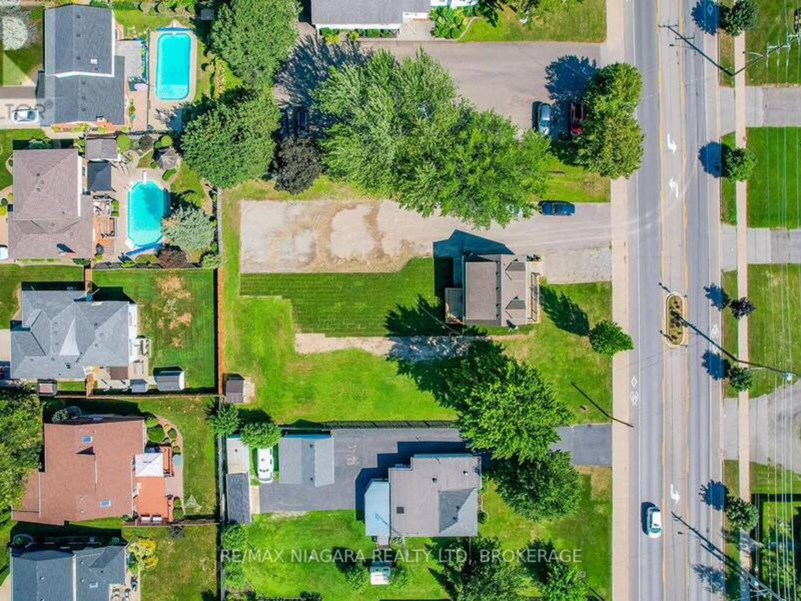186 THOROLD ROAD, Welland, Ontario L3C 3V8