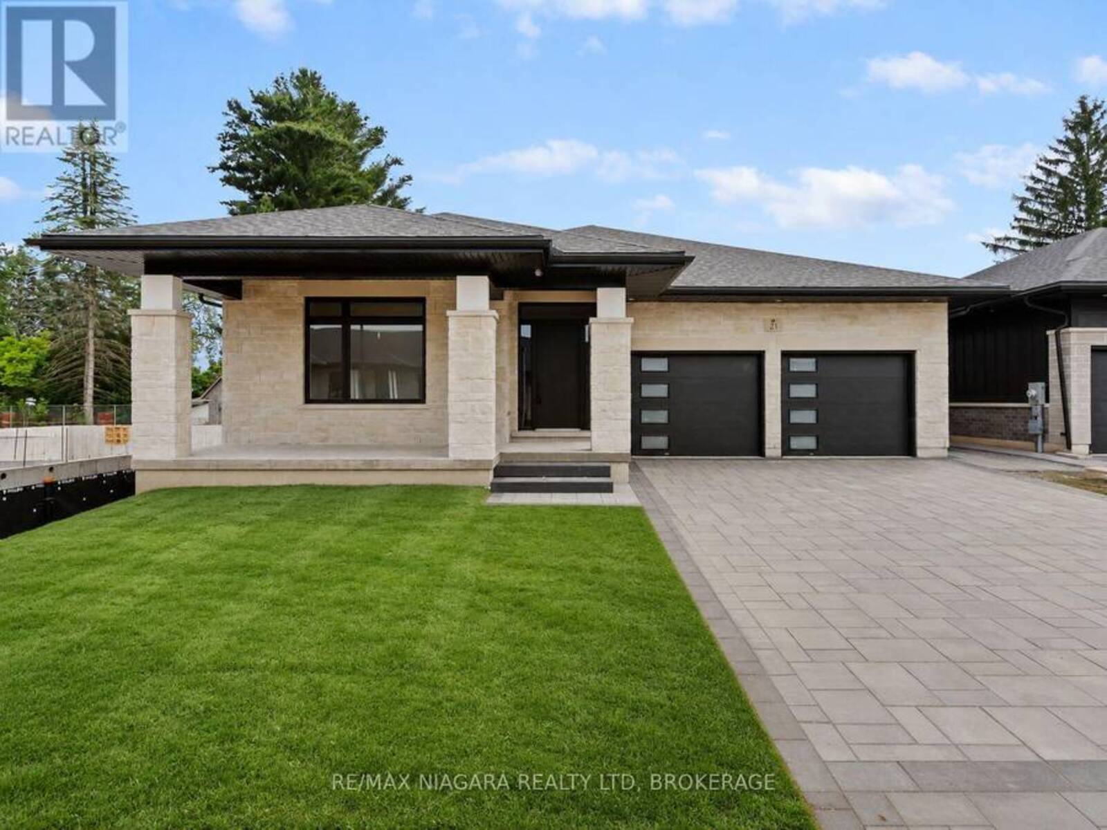 21 ACCURSI CRESCENT, Fonthill, Ontario L0S 1E4