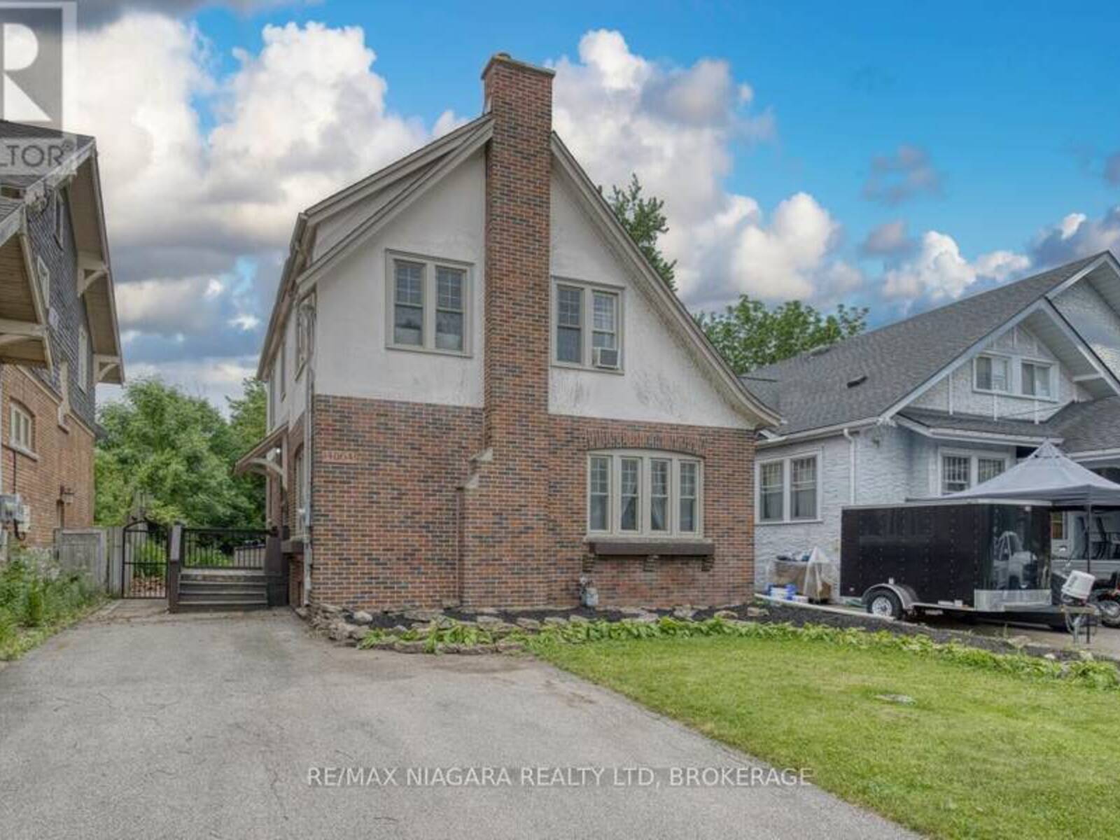 4864 SIMCOE STREET, Niagara Falls, Ontario L2E 1V9