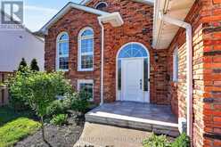 6 CEDAR COURT | St. Catharines Ontario | Slide Image Three