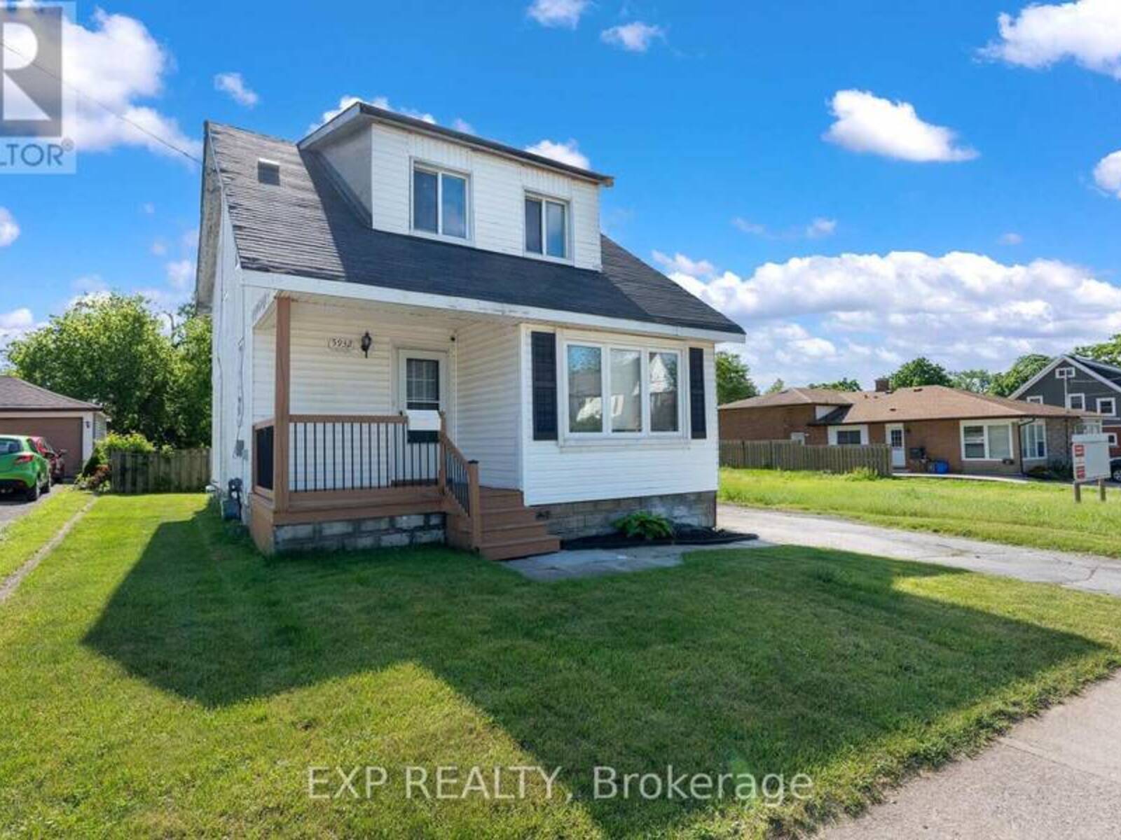 5932 CARLTON AVENUE, Niagara Falls, Ontario L2G 5J5