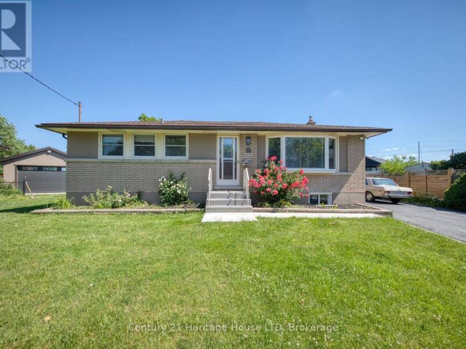 37 CORONATION BOULEVARD, St. Catharines, Ontario L2S 2V2