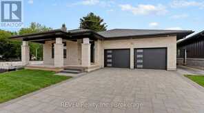 23 ACCURSI CRESCENT | Fonthill Ontario | Slide Image Two