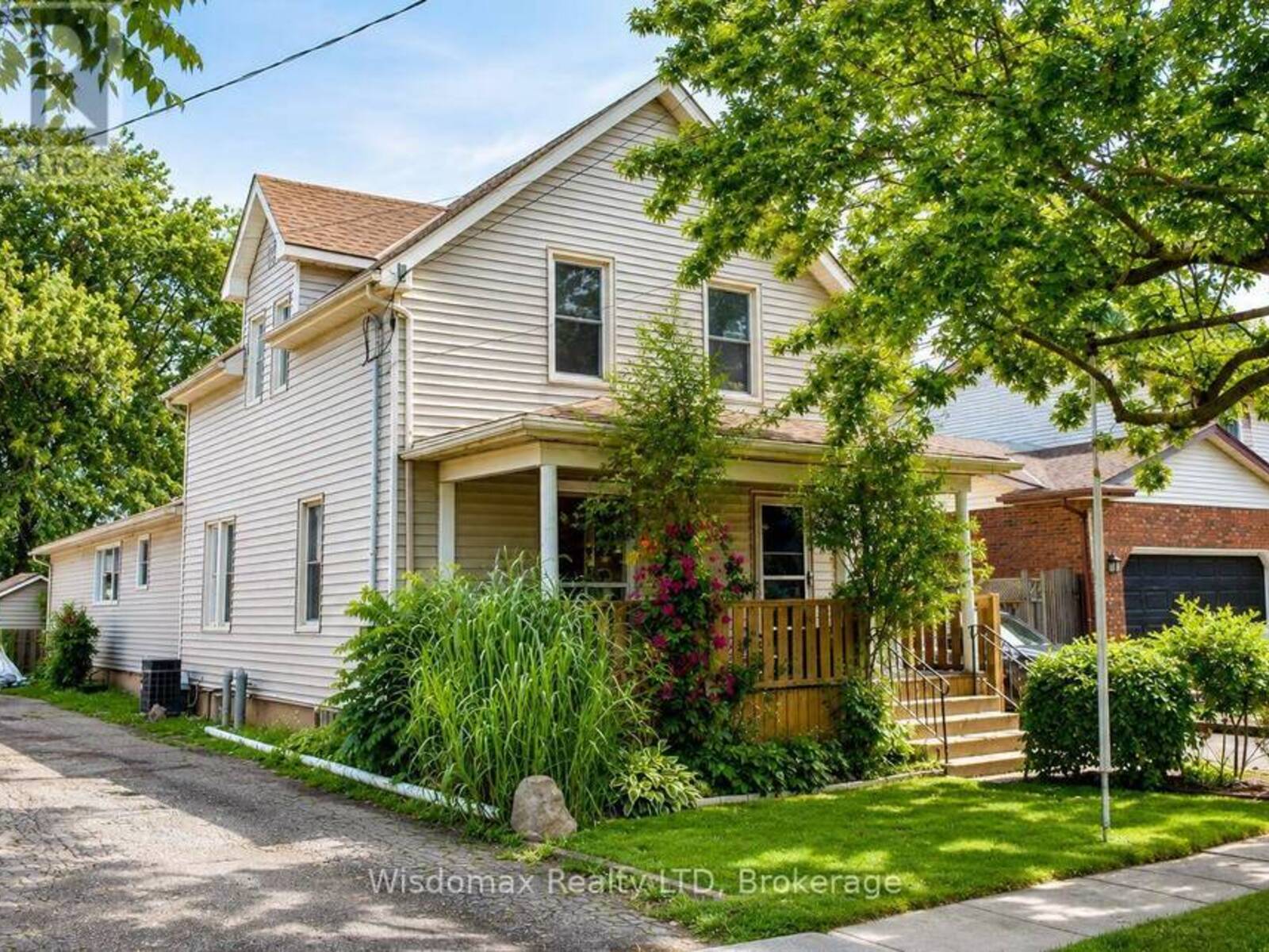 10 ROSE AVENUE, Thorold, Ontario L2V 3C3
